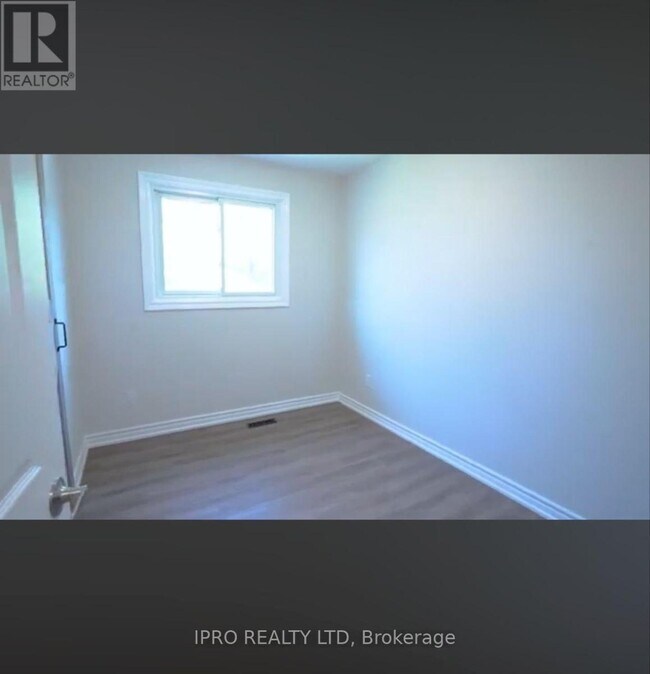 Building Photo - 945 Vance Crescent