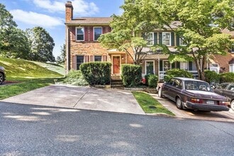 Building Photo - 439 Wynridge Dr