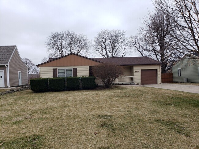 Foto del edificio - 3 bedroom, 1.5 Bath Home located near Skyv...