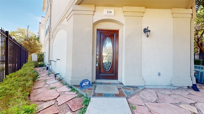 Building Photo - 328 Malone St