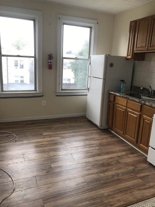 Foto del edificio - 341 Cator Ave