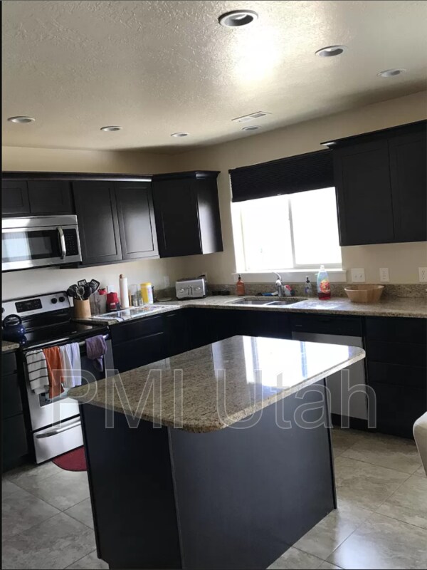 Building Photo - 2022 S Meadow Marsh Dr