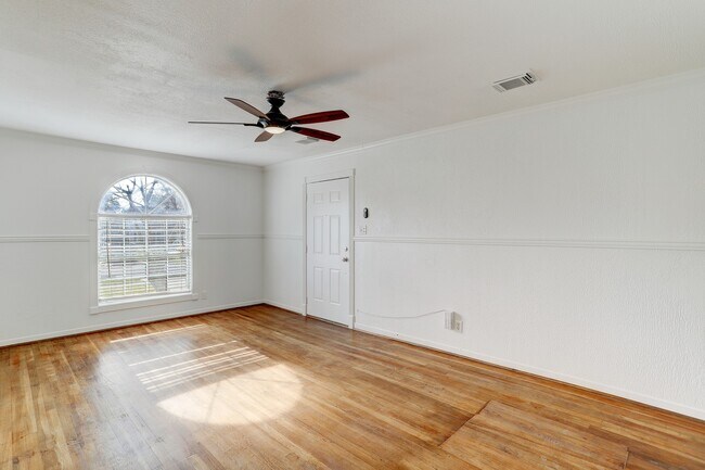 Foto del edificio - 8415 Bonner Dr