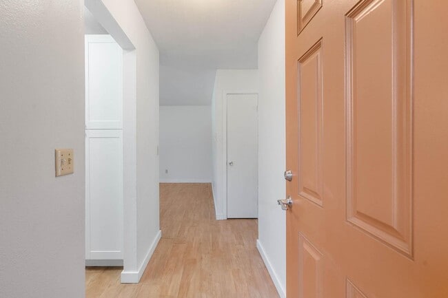 Building Photo - $500 off! Updated, upstairs 2-bdrm/1-bath triplex apt—On-site w/d, off-street parking, near downt...