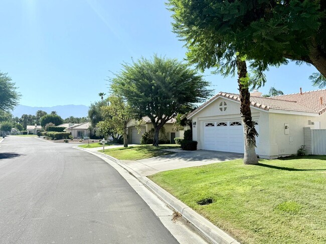 Foto del edificio - Spacious 3-Bedroom Home with Private Pool ...