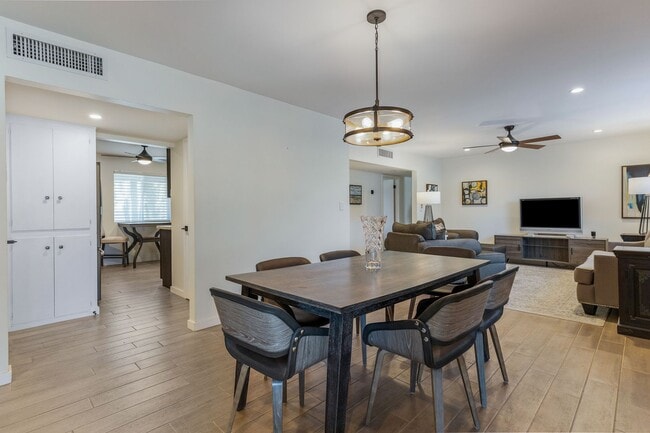 Foto del edificio - Cute 3 Bedroom 2 Bath In Phoenix!