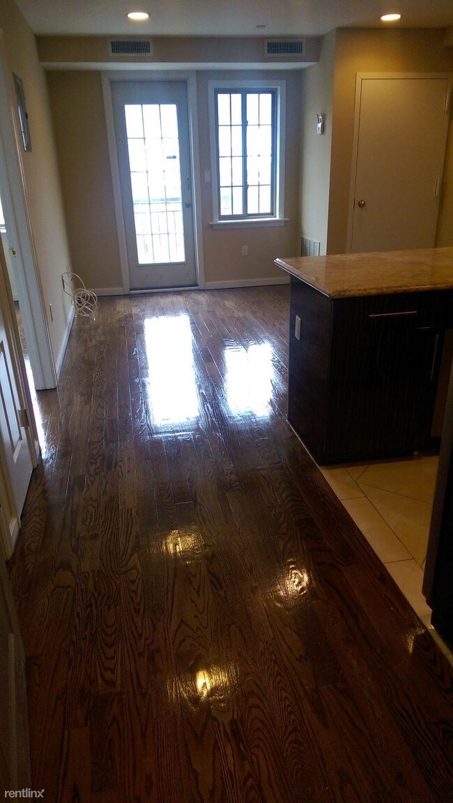 Foto del edificio - 1 br, 1 bath  - 14129 Pershing Cres 501