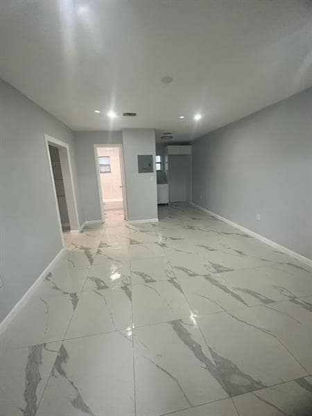 Building Photo - 616 NW 5th Ave