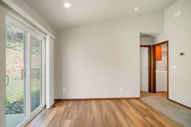 Building Photo - 131 George Lp