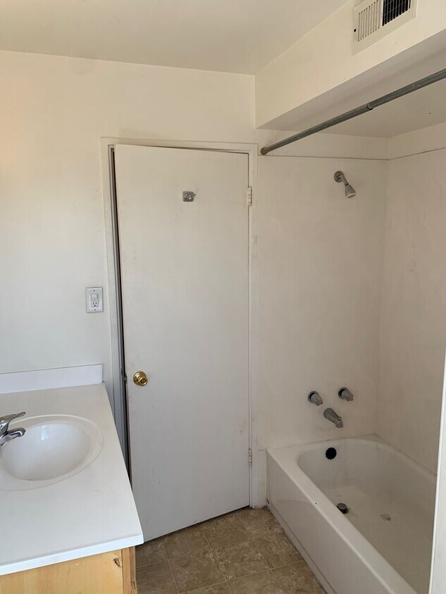 Foto principal - Studio apartment ONLY $995 !!