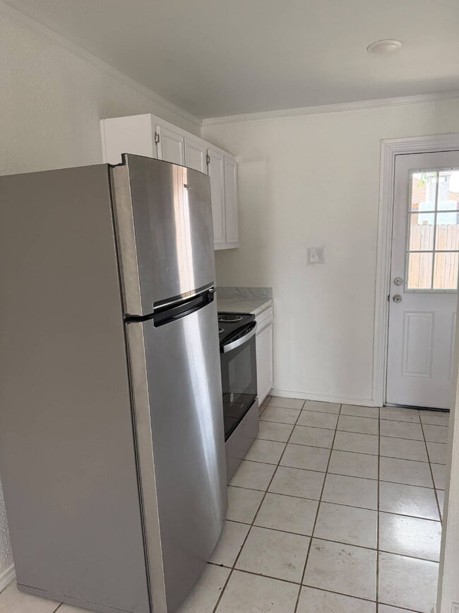 Building Photo - "Charming 2-Bedroom Edinburg Rental: Cozy Living with 840 Sq Ft of Comfort!"