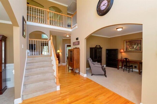 Building Photo - 737 Glen Valley Way