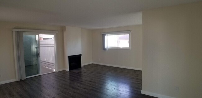LIVINGROOM - 1703 California St