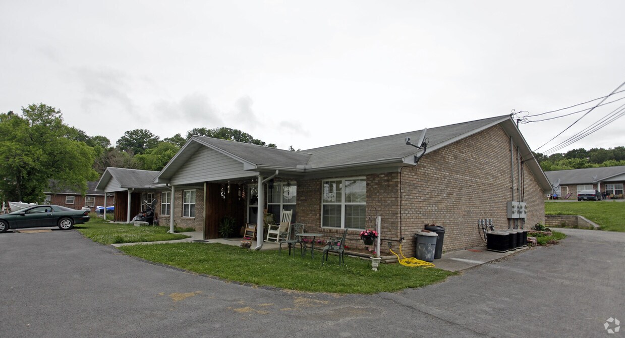 Primary Photo - 1104 Old Knoxville Rd