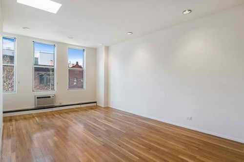 Building Photo - 125 Manhattan Ave