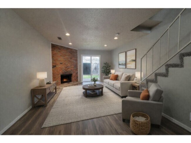 Foto del edificio - 2 BEDROOM TOWNHOME IN DALLAS****