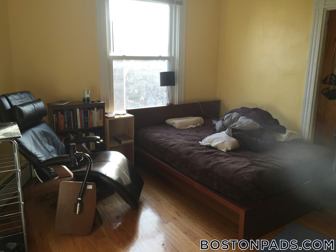 Foto principal - 35 Brookline St