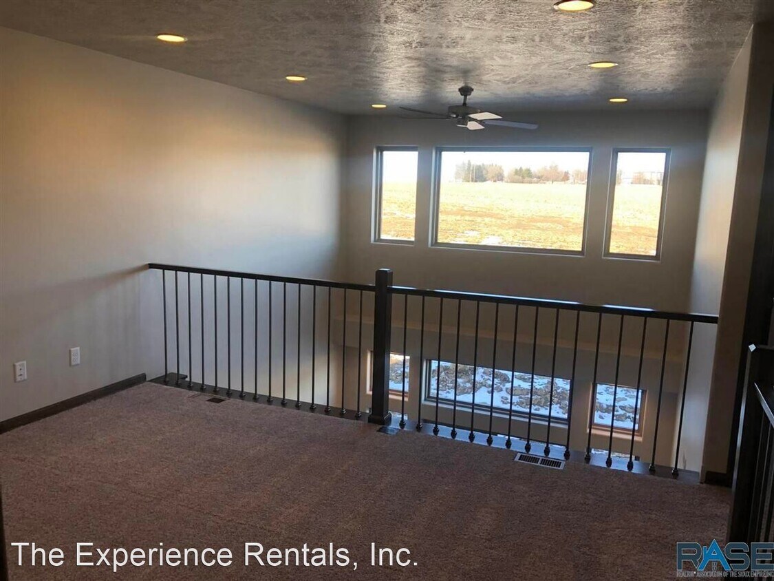 Foto principal - 3 br, 2.5 bath House - 2806 S Julia Pl