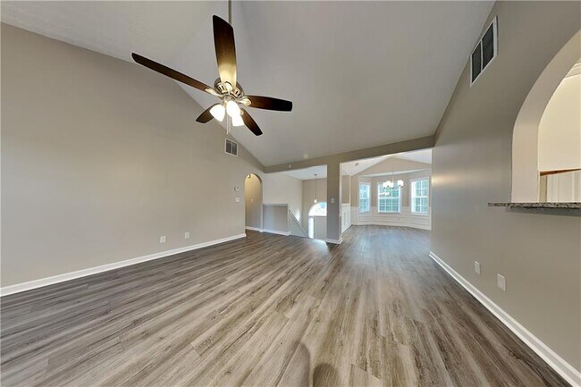Foto del edificio - 903 Tucker Ln
