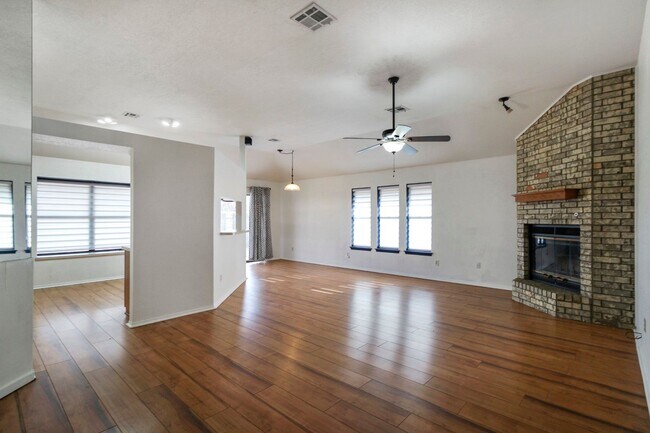 Foto del edificio - Great 3 Bed 2 Bath In Edmond