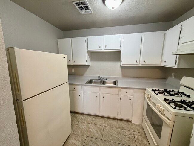 Building Photo - 328 Altitude Dr