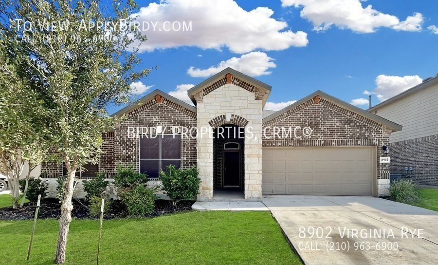 Primary Photo - ** 5 Bed, 2.5 Bath Home Located Near SeaWo...