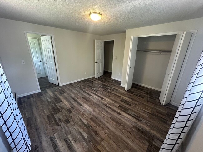 Foto del edificio - 1320 Summers Ln