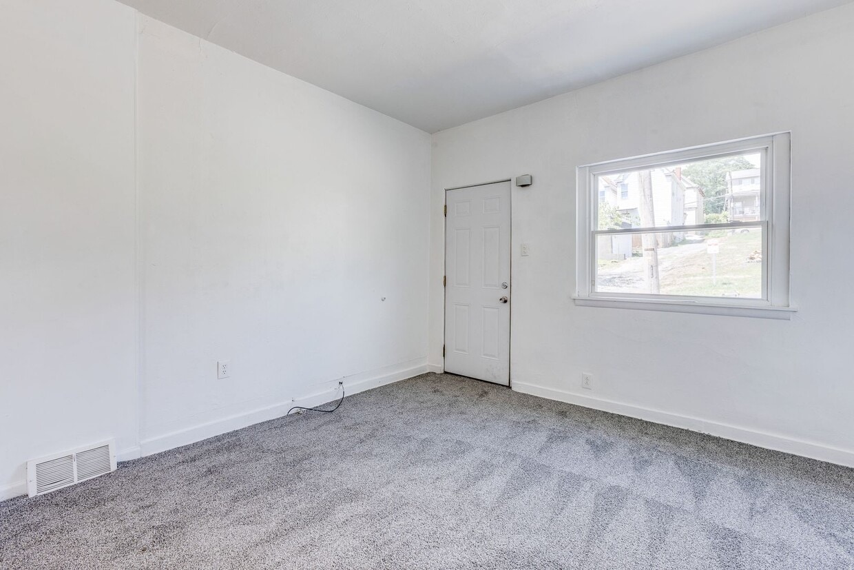 AVAILABLE AUGUST 2026 - 2 Bedroom Home w/ Original Layout! - AVAILABLE AUGUST 2026 - 2 Bedroom Home w/ Original Layout!