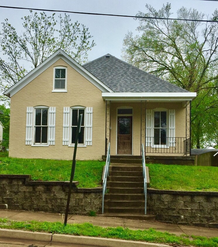 Primary Photo - 3 Bedroom House in Boonville