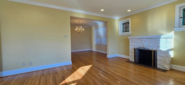 Foto del edificio - 4969 Pernod Ave