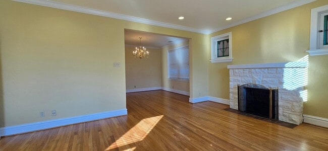 Building Photo - 4969 Pernod Ave