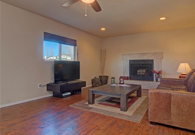 Building Photo - Charming Single-Family Ranch Home for Rent...