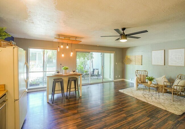 Foto del edificio - 1036 Oak Grove Rd