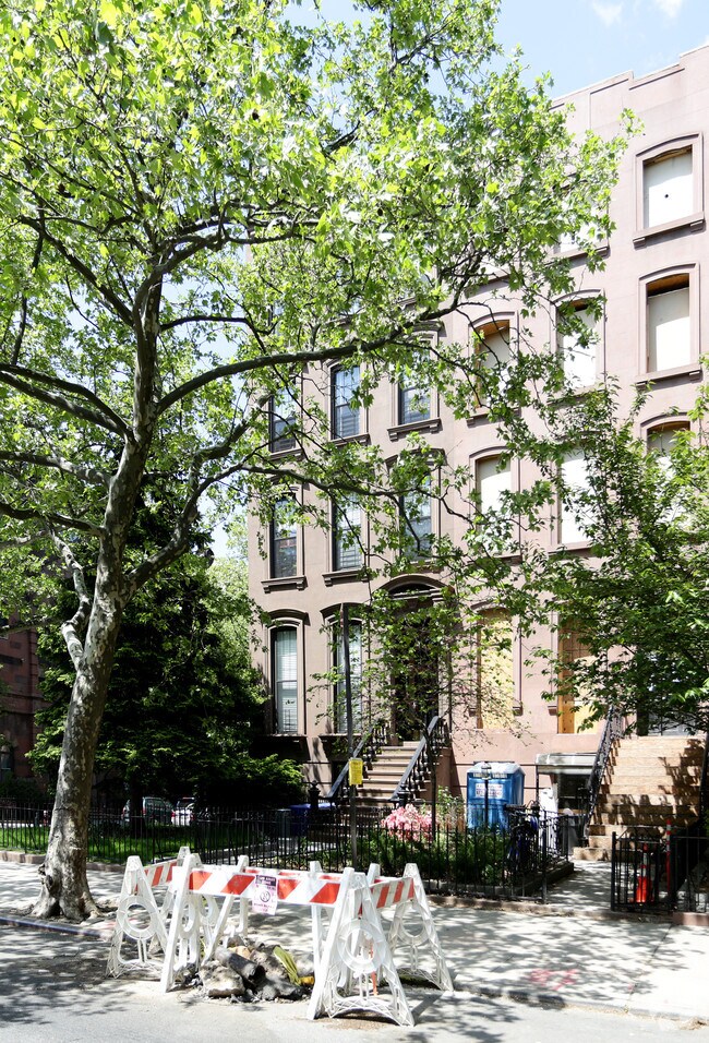 Foto del edificio - 63 1st Pl
