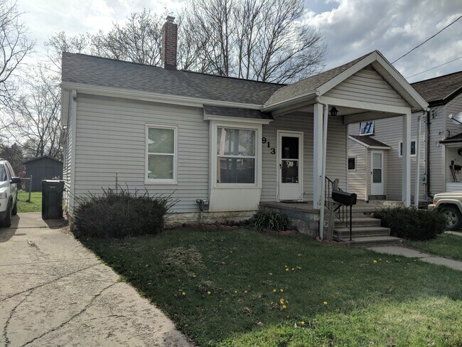 Building Photo - 913 N Jenison Ave