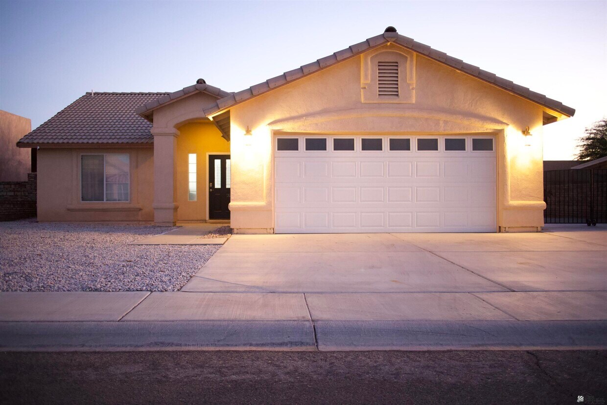 Primary Photo - 10125 E 37th Pl