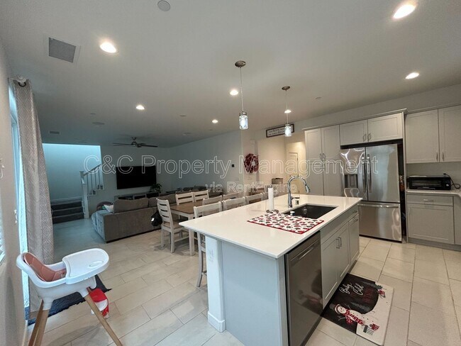 Foto del edificio - 711 Robert Ave