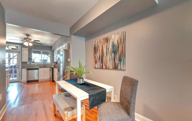 Building Photo - 2 BR 2 BA Townhome with Multi-level Rooftop Deck