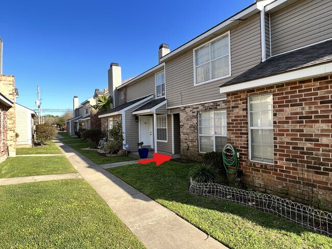 Foto del edificio - 6212 Stumberg Ln