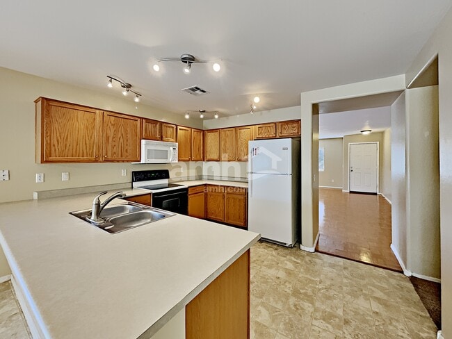 Building Photo - 22570 W Mohave St