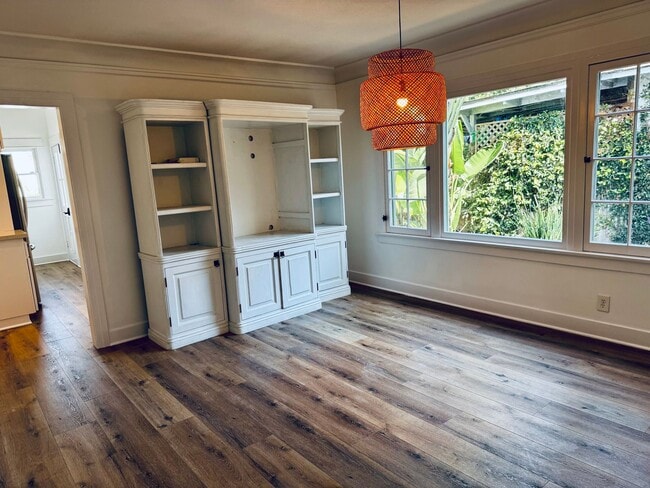 Foto del edificio - Remodelled Two Bedroom Home + Office for Rent in LB!