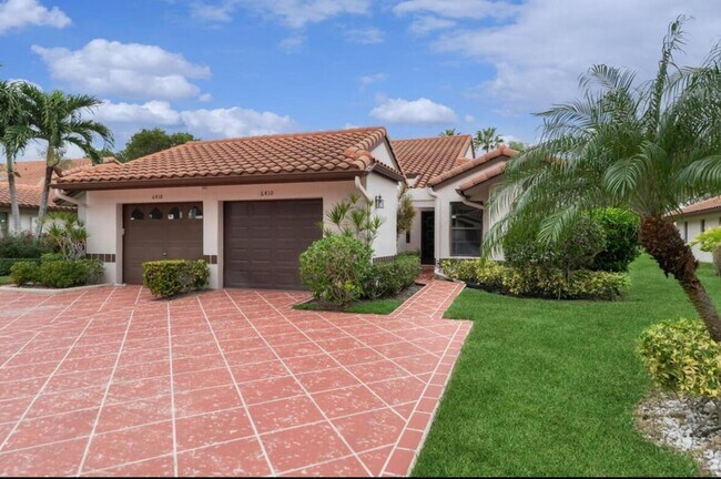 Foto del edificio - 6410 Royal Manor Cir