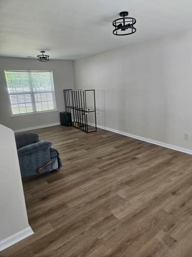 Foto principal - 109 Summer Vale Dr