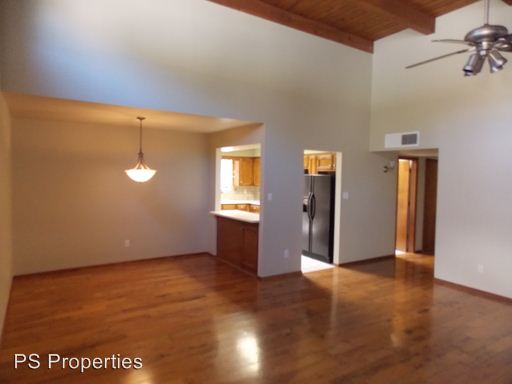Building Photo - 2802 Tramway Cir NE