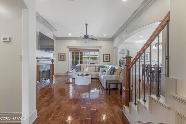 Building Photo - 201 Bayou Parc Dr