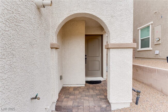 Foto del edificio - 371 Yellow Finch Ln