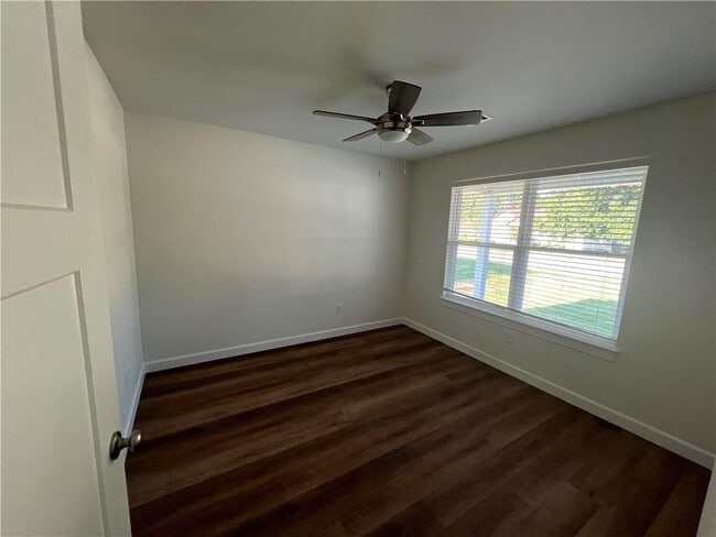 Building Photo - 308 S Collins Ave