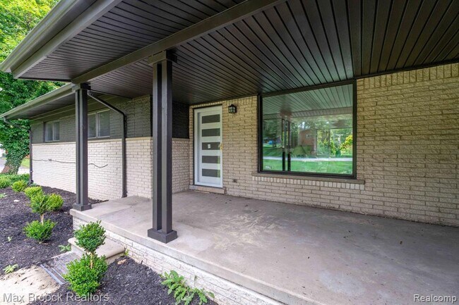 Foto del edificio - 7011 White Pine Dr