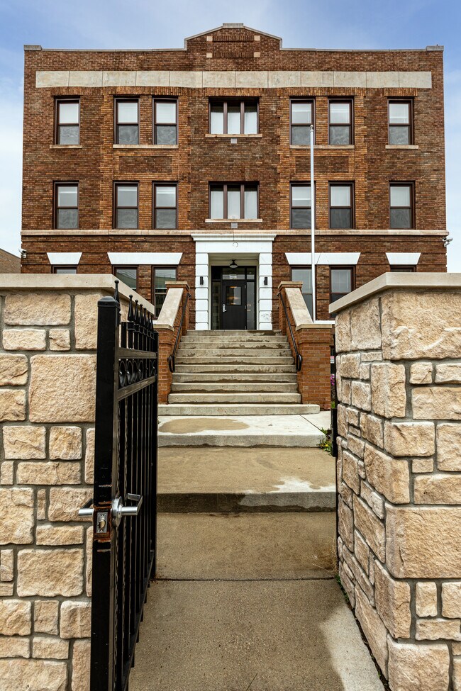 644 Charlotte St, Detroit, MI 48201 Apartments in Detroit, MI