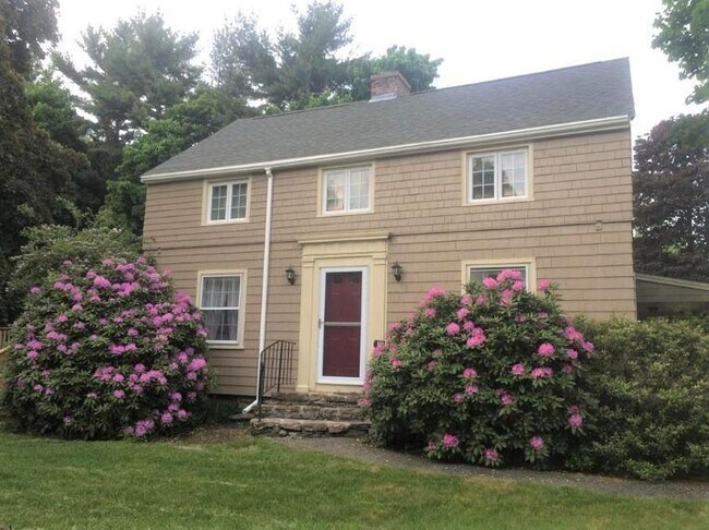 Building Photo - Charming 4-Bed, 1.5 Baths in Holden, MA